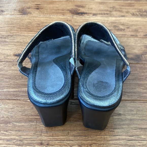 Naot Metallic Pewter Platform Wedge Slide Sandals Comfort Size 41 - Picture 8 of 11